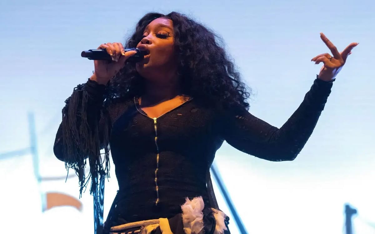 Musique: qui est SZA, l’artiste américaine qui a fait de l’ombre à Taylor Swift aux Grammy Awards?