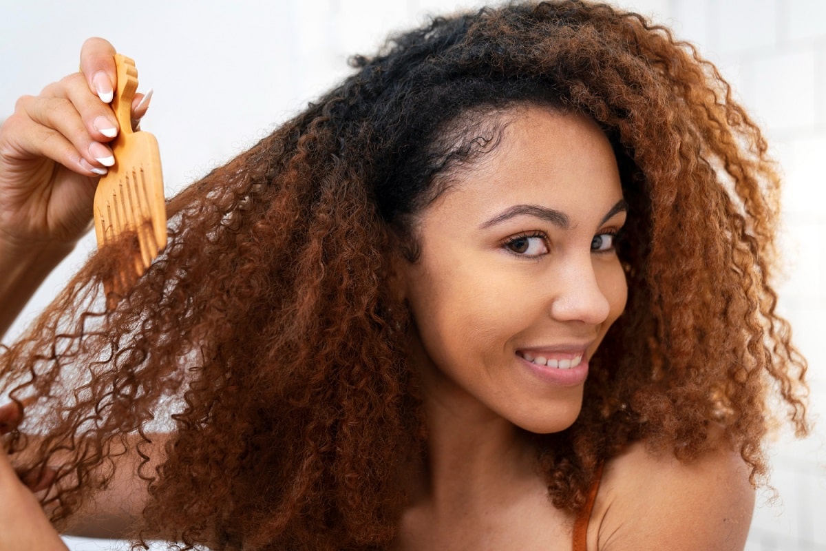L’huile de soins pour d’Aroma Zone, le produit incontournable pour les cheveux texturés noté 100 sur Yuka
