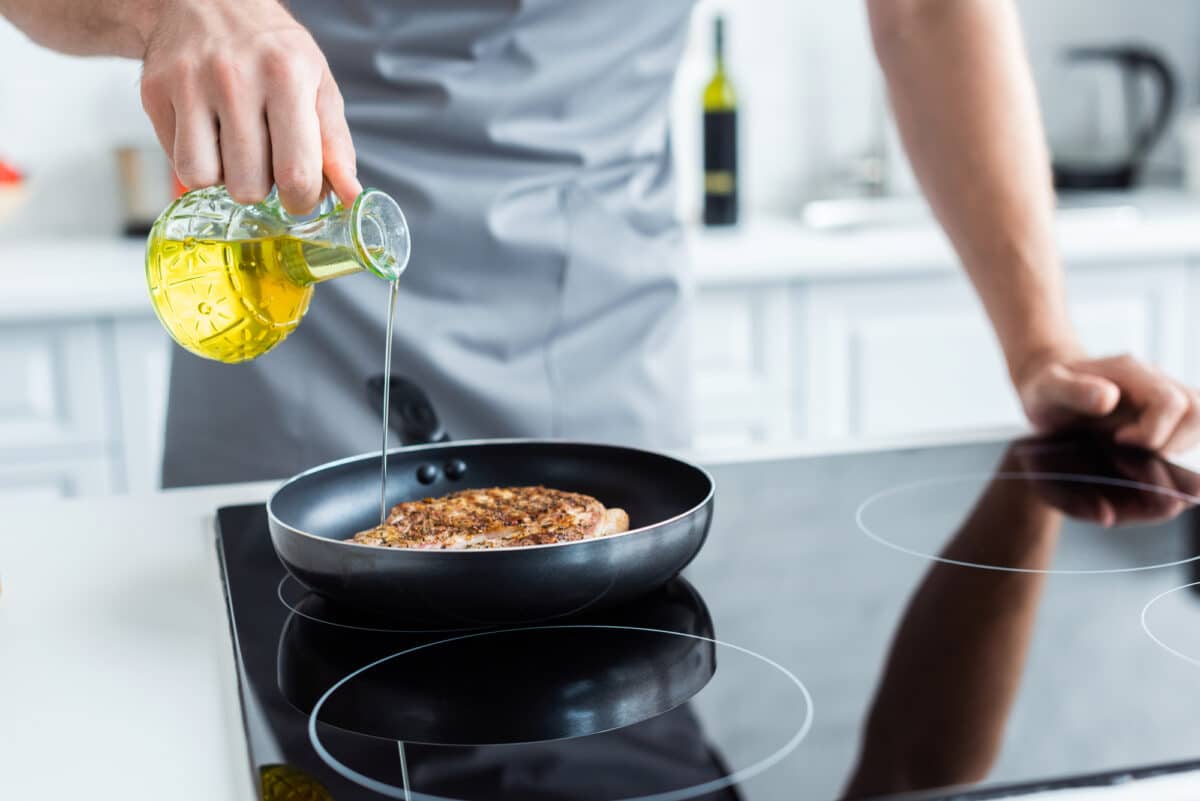 Cholestérol: quelles huiles ne surtout pas consommer? la réponse de ce cardiologue spécialisé