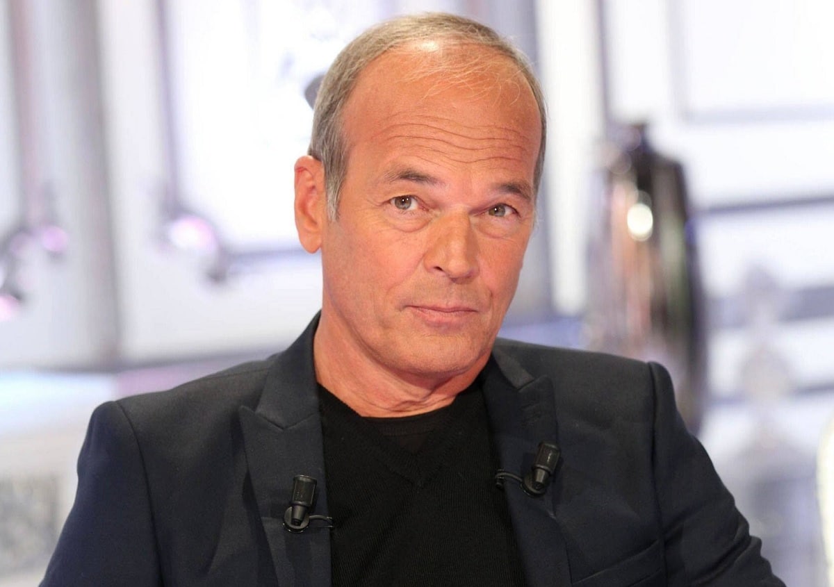 Laurent Baffie à 66 ans : Détails sur sa vie privée, polémique avec Nolwenn Leroy, chirurgie capillaire et carrière