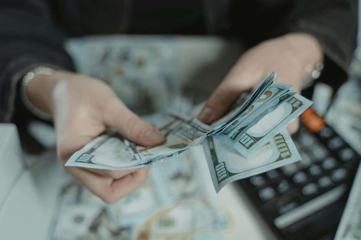 Les métiers qui verront leur rémunération grimper en 2025 : découvrez les secteurs les plus lucratifs