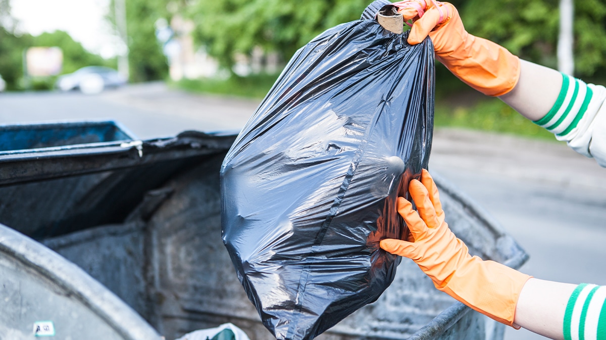 Poubelles : depuis le 1er janvier, il est interdit de jeter ces produits, une nouvelle réglementation qui agace