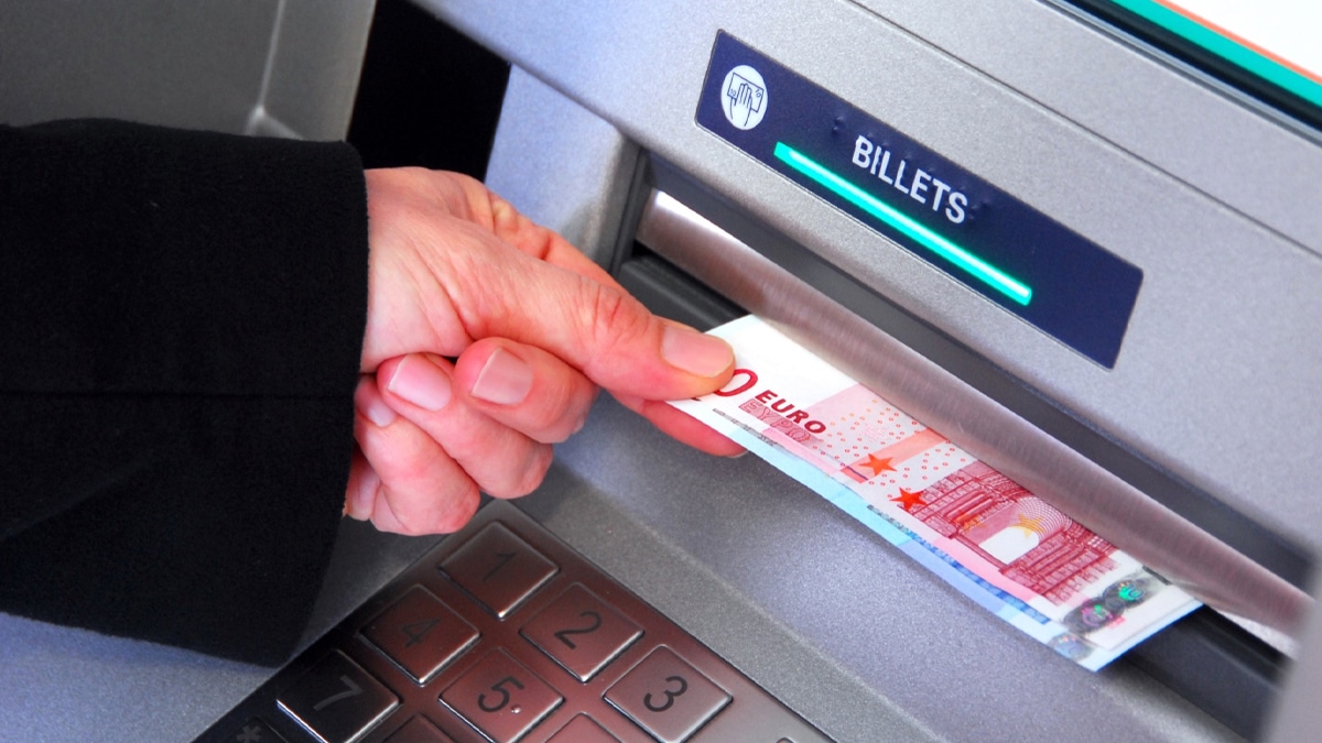 Distributeurs de billets : cette astuce est essentielle à connaître pour sécuriser vos retraits face aux arnaques