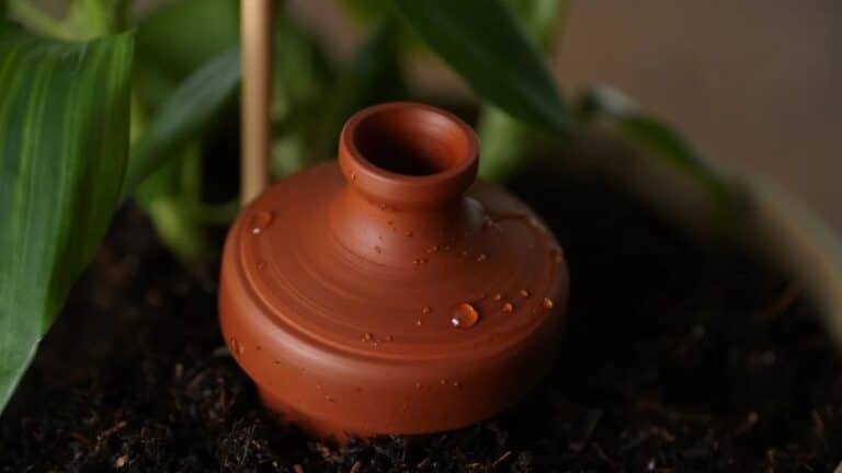 pot en terre cuite inversé