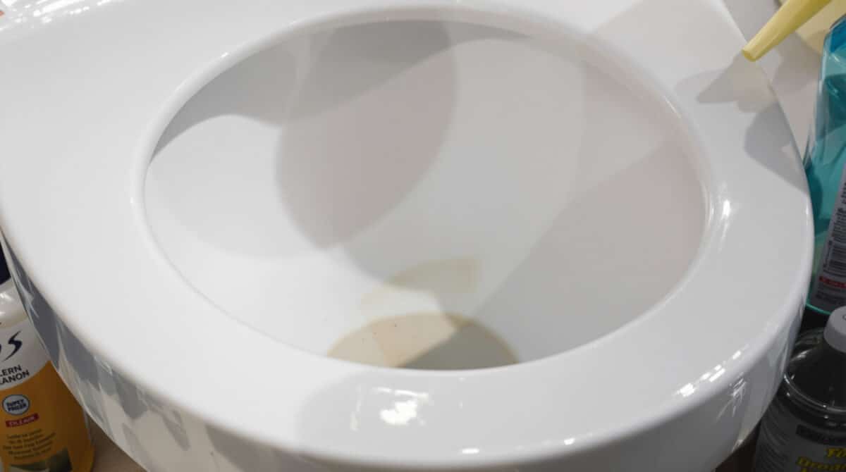 découvrez pourquoi l’utilisation de certains produits ménagers peut fragiliser vos wc au lieu de les nettoyer. protégez la brillance et la durabilité de vos sanitaires avec nos conseils pratiques !